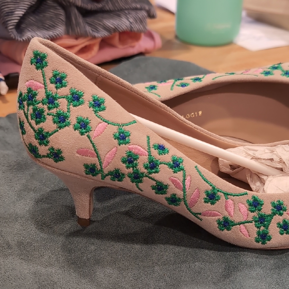 Anthropologie Cream and Green Heels with Playful Design - Picture 3 of 4